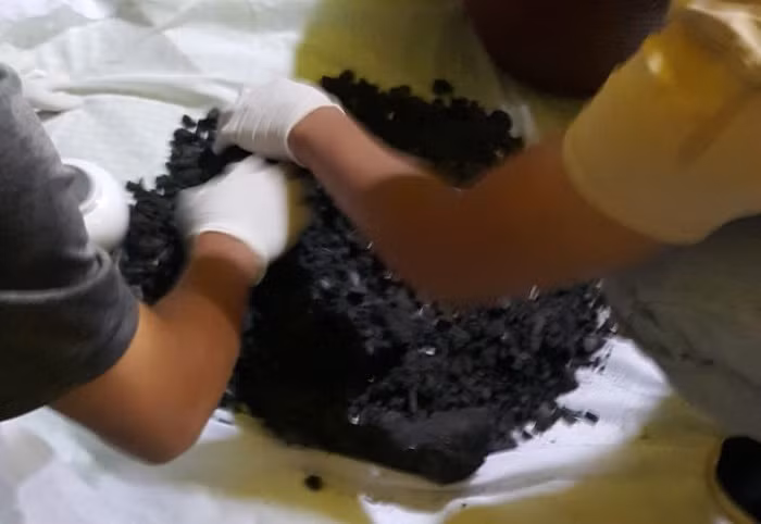 Hãi hùng lời khai của đối tượng dùng xô sắt thiêu bé trai 3 tuổi -0