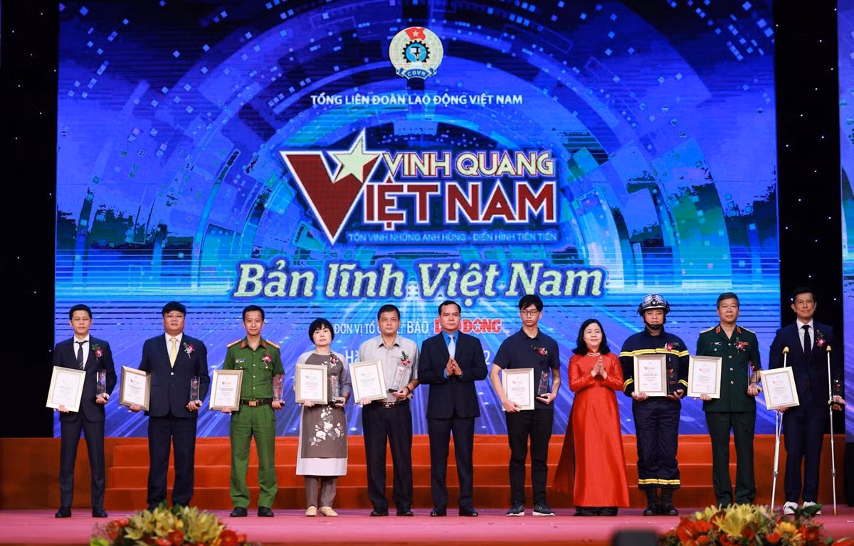 Vinh quang Việt Nam: Tôn vinh điển hình của trí tuệ, bản lĩnh Việt Nam -0