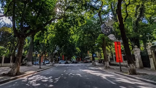 Miền Bắc giảm mưa giông, trời nắng, Nam Bộ mưa to chiều tối