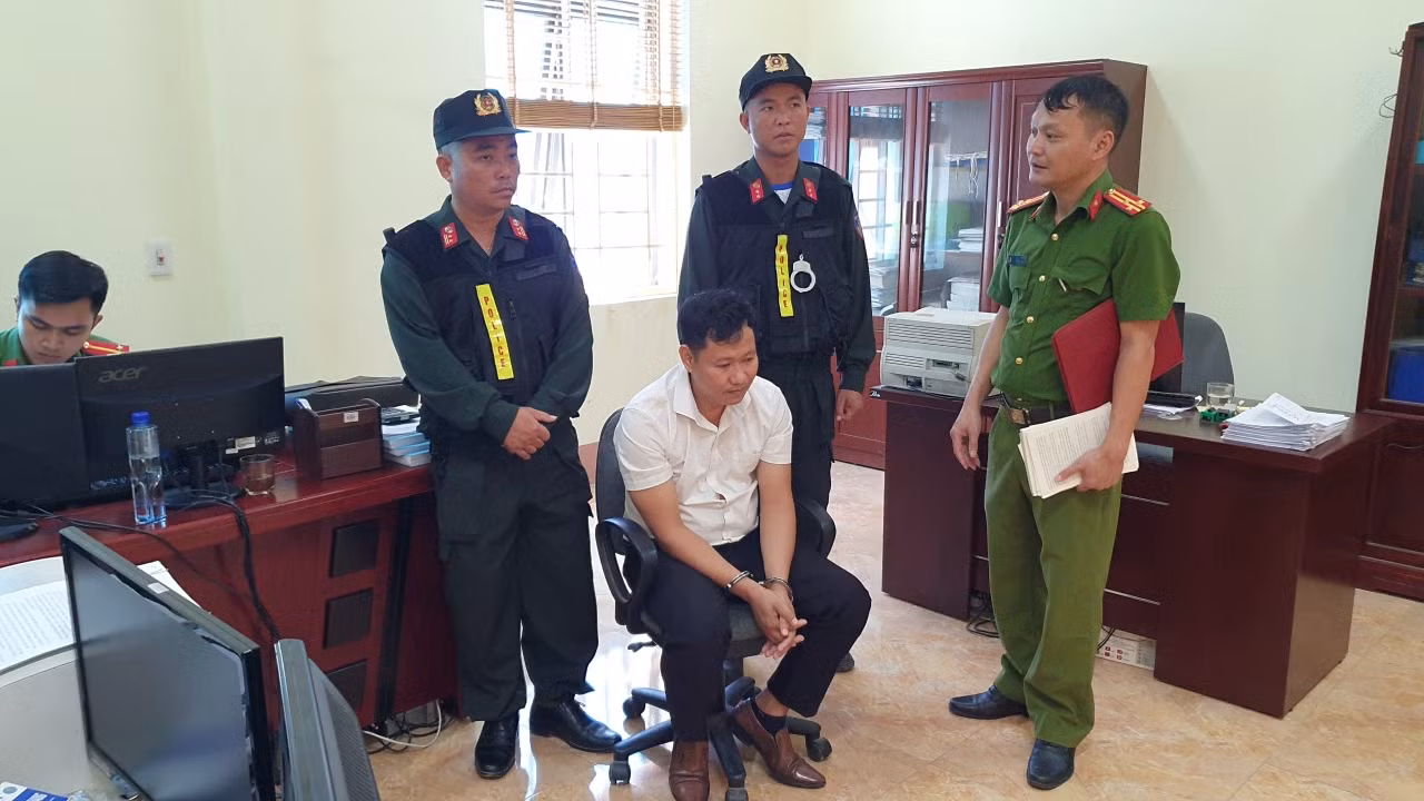 Bắt tạm giam Phó trưởng Phòng Tài chính kế hoạch TP Điện Biên Phủ “ăn” đất sân bay -0
