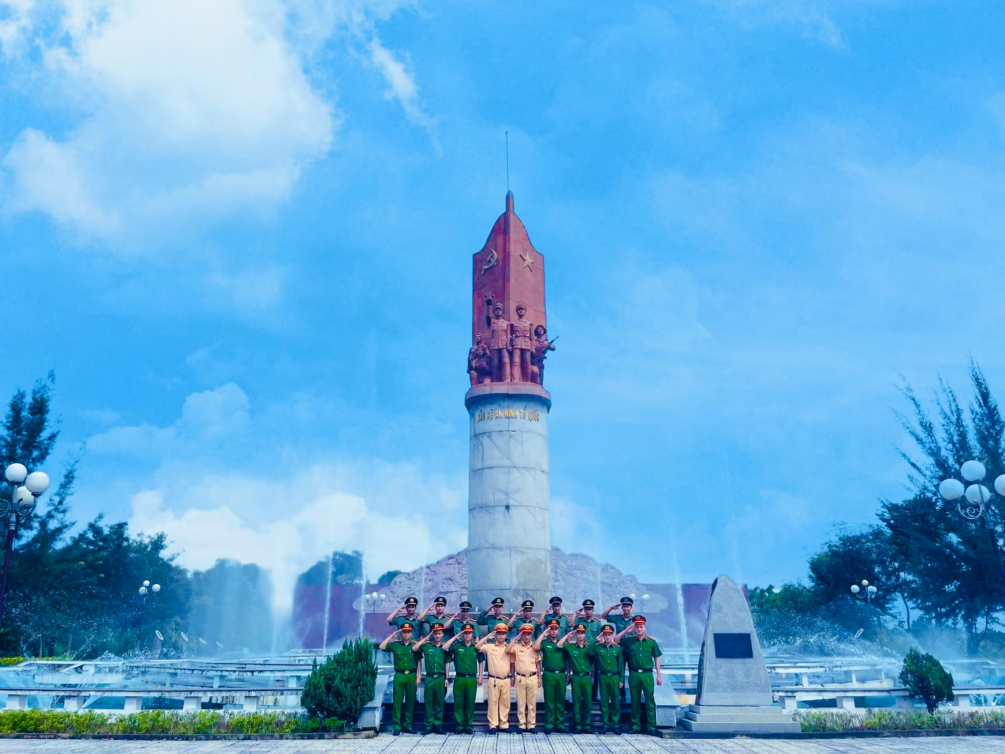 “Theo dấu chân những người anh hùng” về với Căn cứ Trung ương Cục miền Nam huyền thoại -0