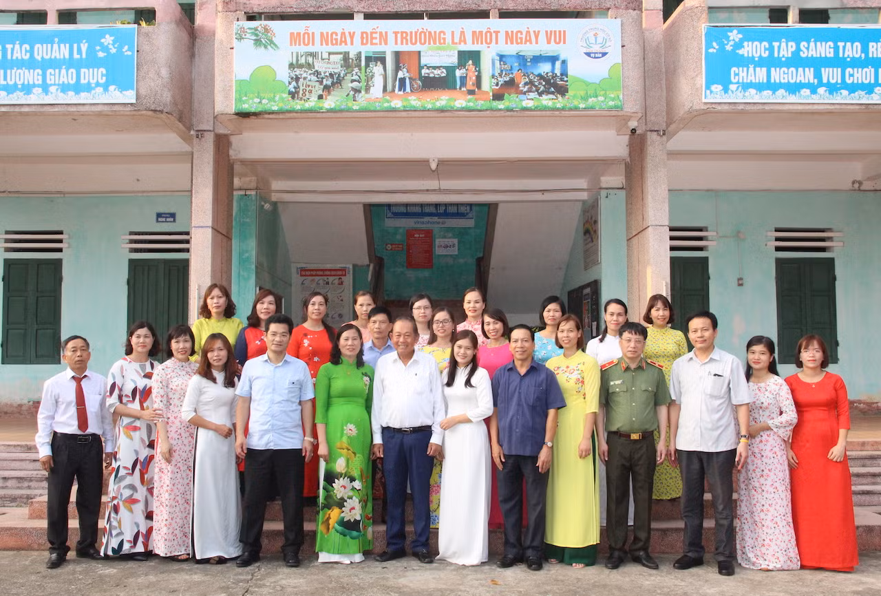San sẻ yêu thương, giúp học sinh nghèo Nam Định vượt khó -1