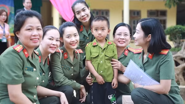 Mang Trung thu đến với các em nhỏ vùng cao Sơn La