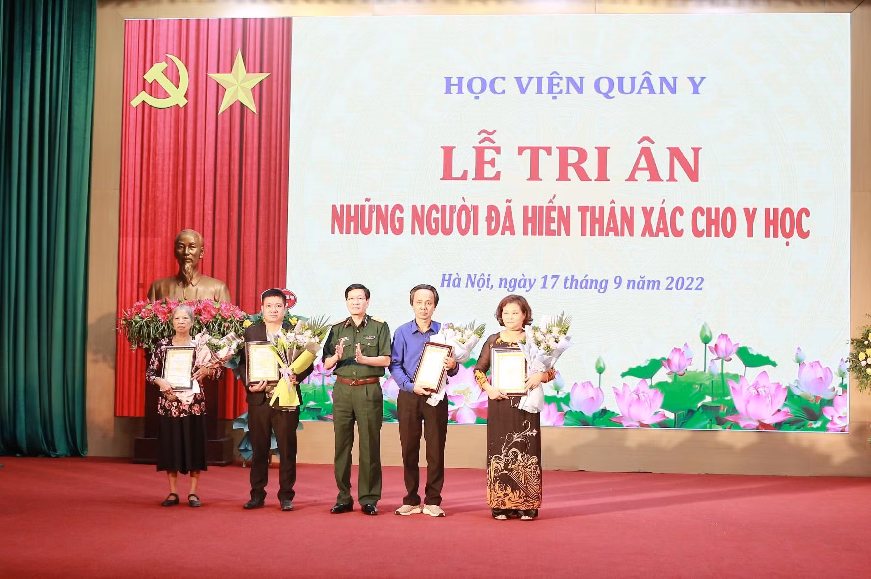 Tri ân người hiến thân xác cho y học -0