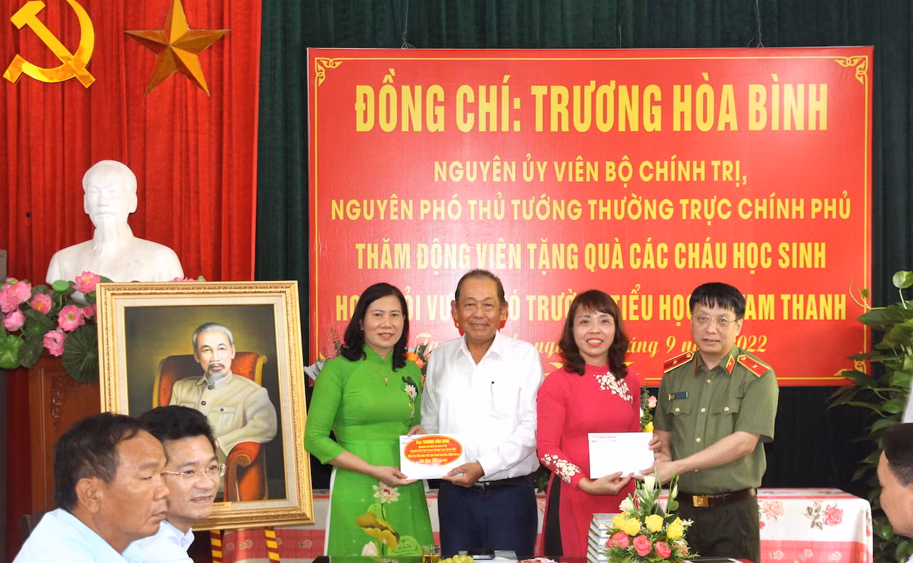 San sẻ yêu thương, giúp học sinh nghèo Nam Định vượt khó -0