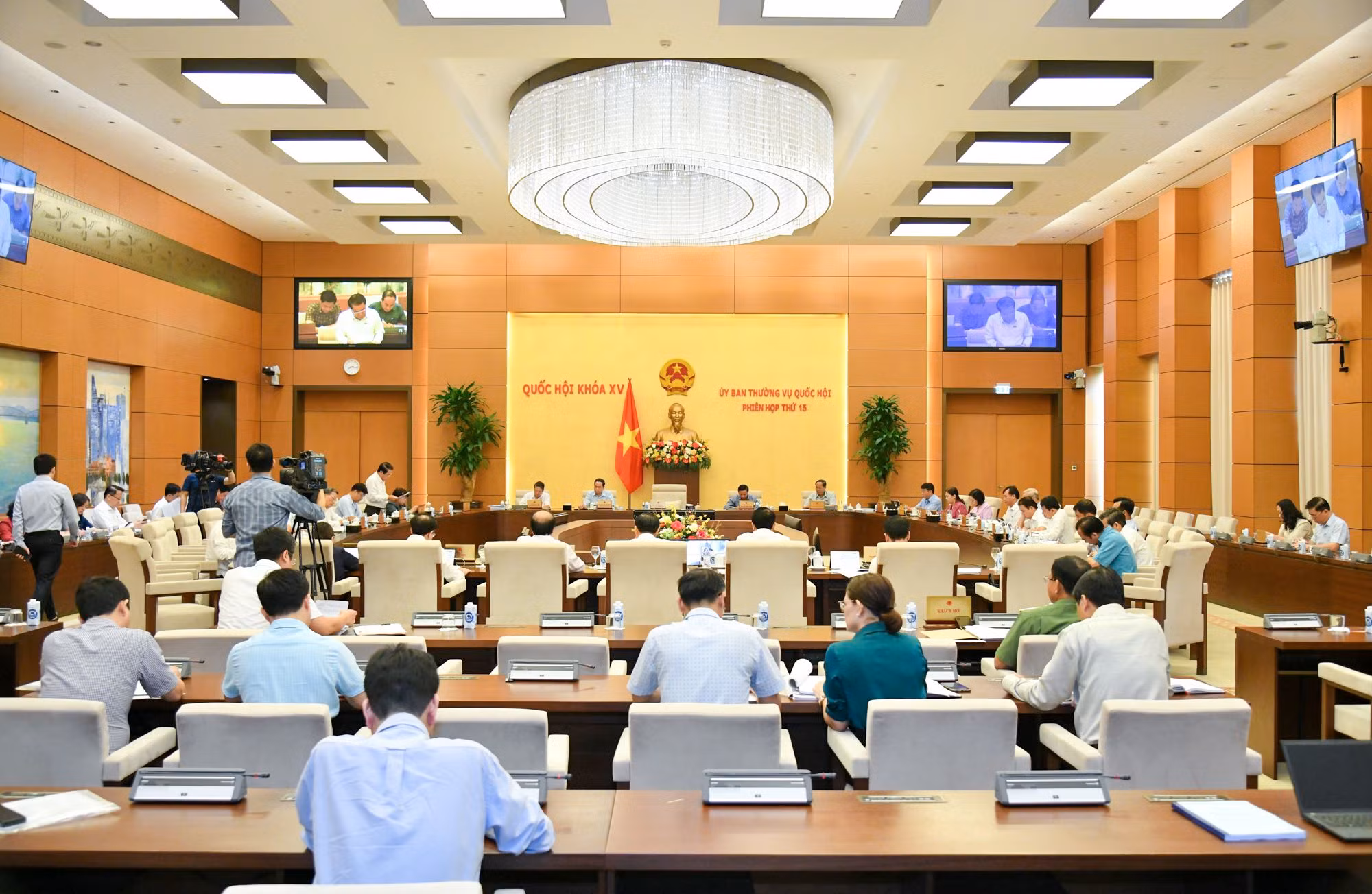 Chủ tịch Quốc hội: Cấp phó mà nay anh này, mai anh khác tiếp dân thì vụ việc có liên tục được không? -0