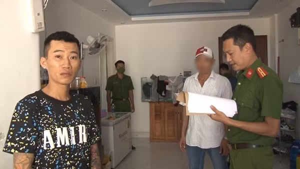 Đi đòi tiền lãi không gặp được con nợ rồi đâm người trọng thương