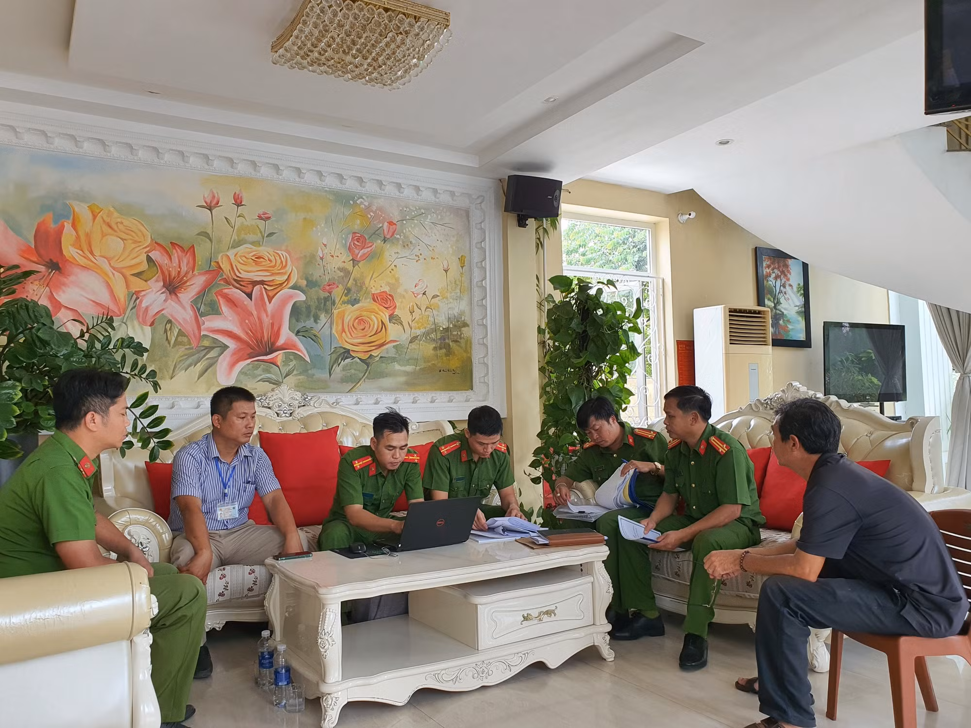 Tạm đình chỉ hoạt động nhiều quán bar, karaoke ở Huế do vi phạm an toàn PCCC -0
