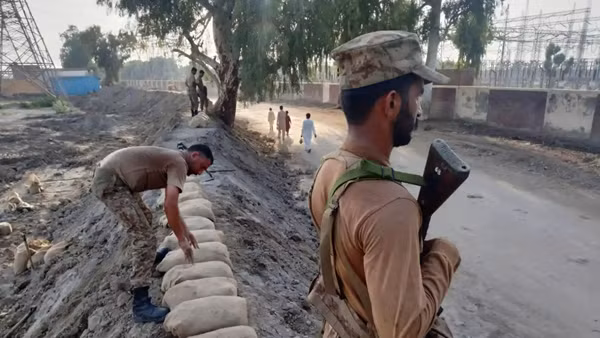 Pakistan: Lũ tấn công nguồn điện sau khi cướp đi sinh mạng gần 1.400 người