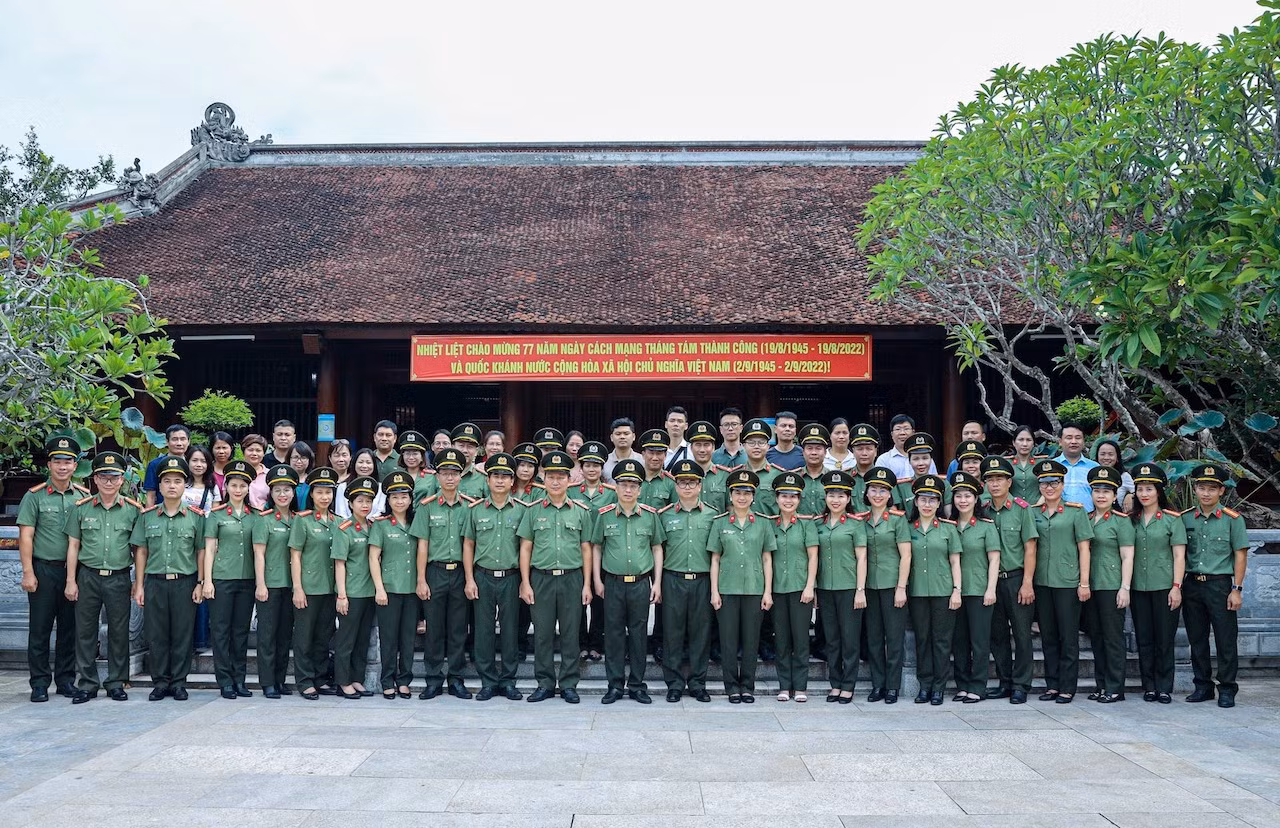 Báo CAND về Khu di tích Kim Liên dâng hương, báo công với Bác -0