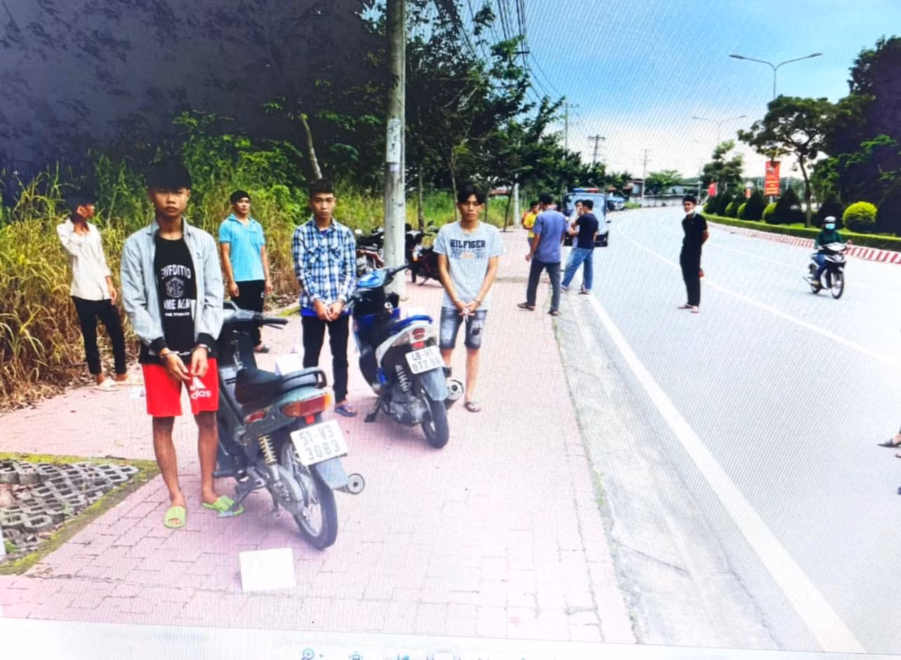 Đi picnic kết hợp...cướp tài sản! -0
