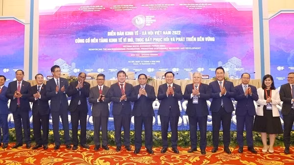 Củng cố nền tảng kinh tế vĩ mô, thúc đẩy phục hồi, phát triển bền vững