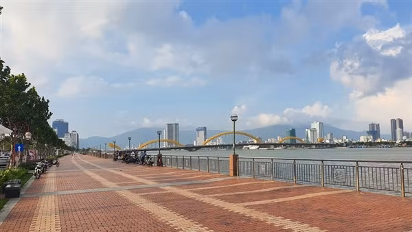 Thí điểm tổ chức Phố đi bộ Bạch Đằng bên bờ sông Hàn
