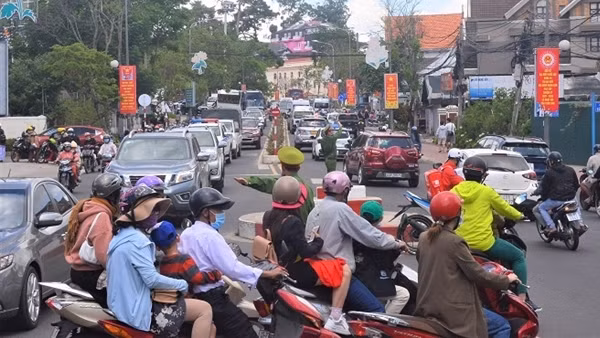 Giải quyết quá tải, Đà Lạt cấm đỗ xe hàng loạt tuyến đường