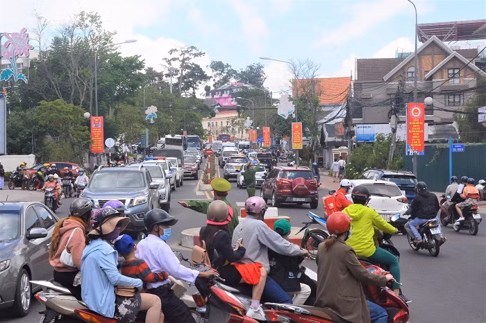 Quá tải, Đà Lạt cấm đỗ xe hàng loạt tuyến đường -0