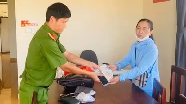 Nhặt được 17 triệu đồng nhờ Công an tìm người trả lại