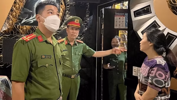 Hà Nội: Tháo dỡ 40 phòng hát không đạt chuẩn trên “phố karaoke”