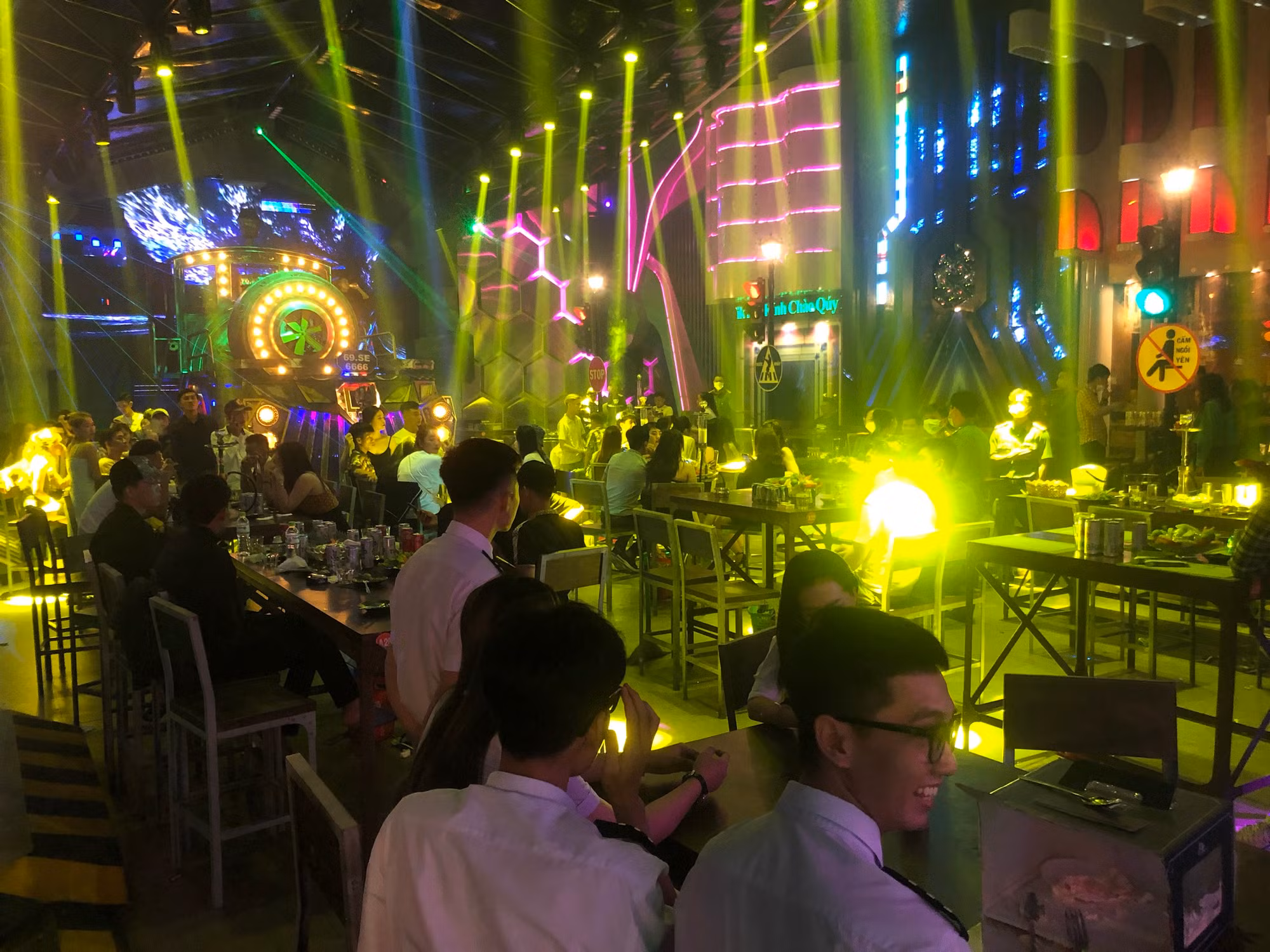 Phát hiện trên trăm đối tượng dương tính với ma túy trong cơ sở giải trí -0