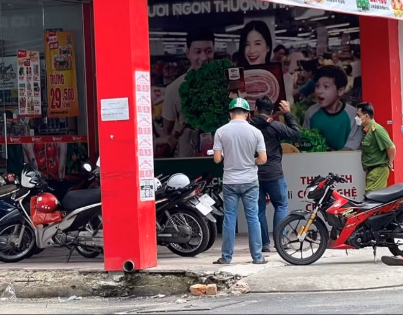 Bắt nghi can dùng súng tự chế cướp tại cửa hàng tiện lợi -0