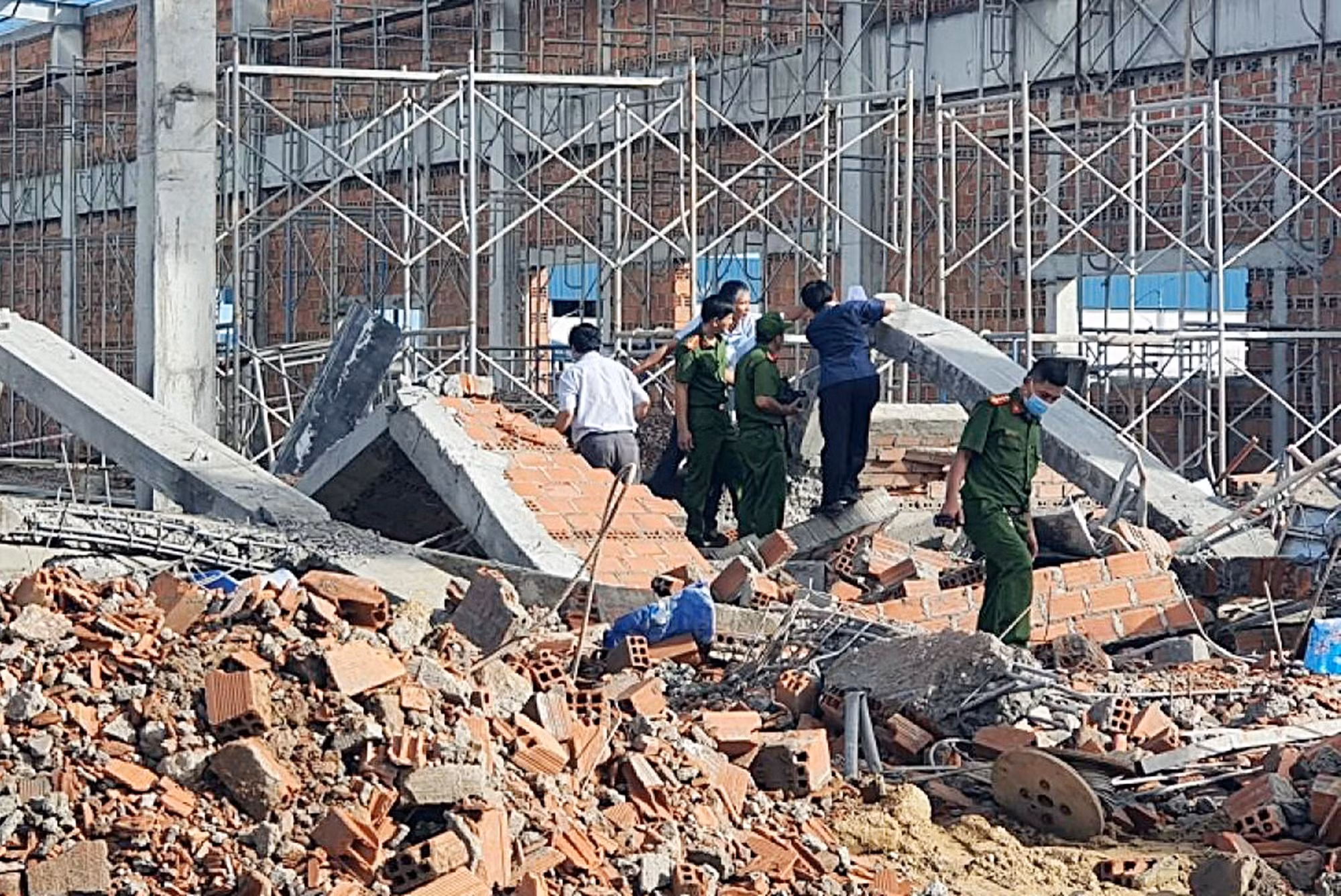 Củng cố hồ sơ khởi tố vụ sập tường đang thi công khiến 5 người tử vong -0