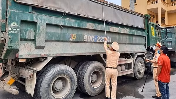 Tăng cường sử dụng thiết bị ghi hình để ngăn chặn xe chở quá tải