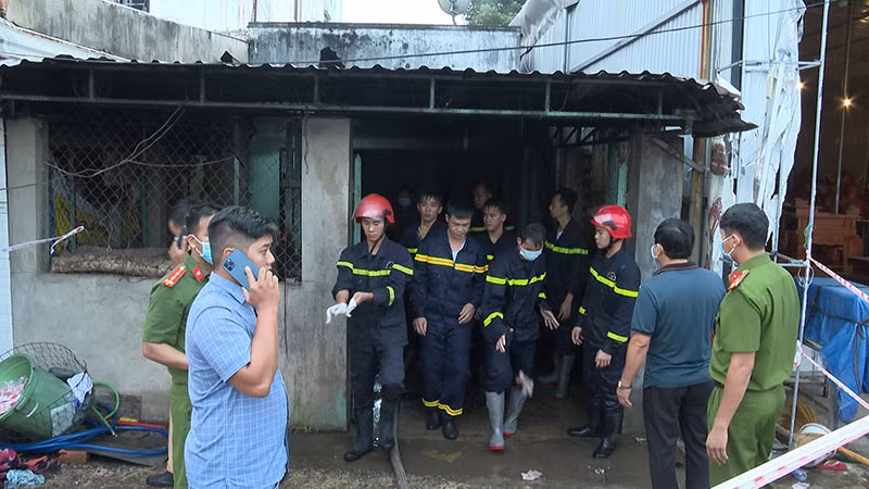 Cháy nhà dân trong đêm, 1 cháu bé tử vong, 2 phụ nữ bị thương -0