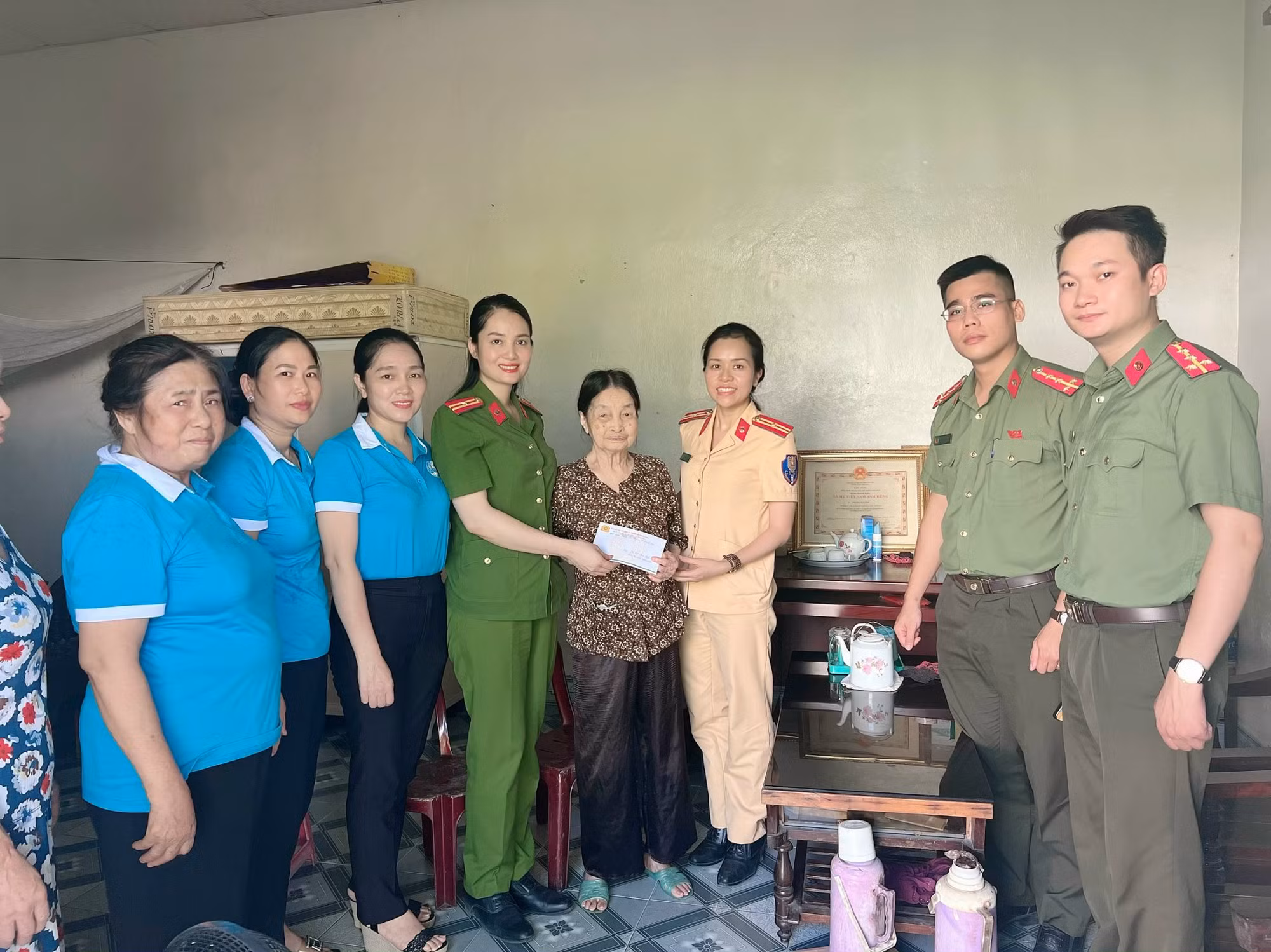 Nữ đội phó “Giỏi việc nước, đảm việc nhà” -0