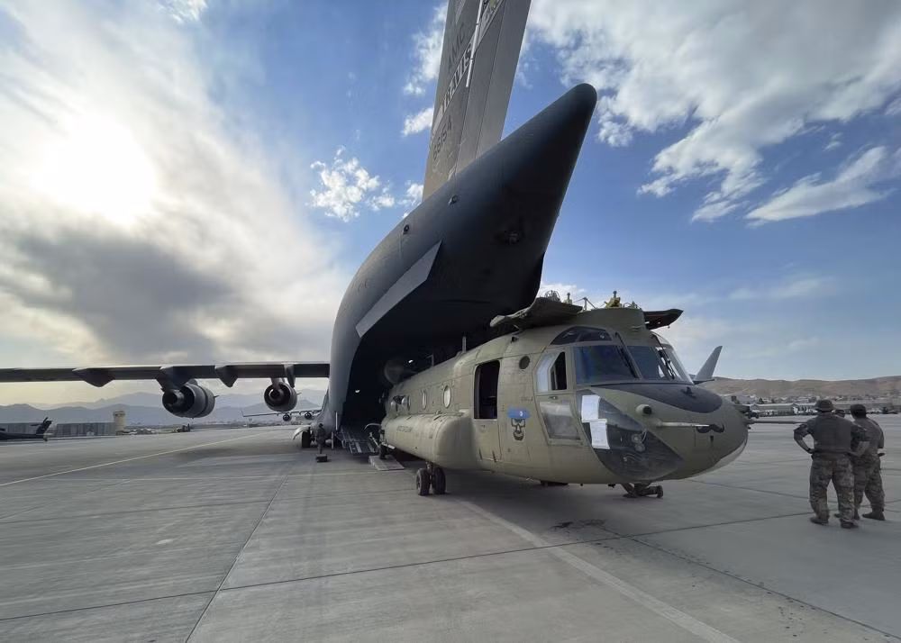 Binh sĩ cuối cùng của Mỹ rời khỏi Afghanistan -0