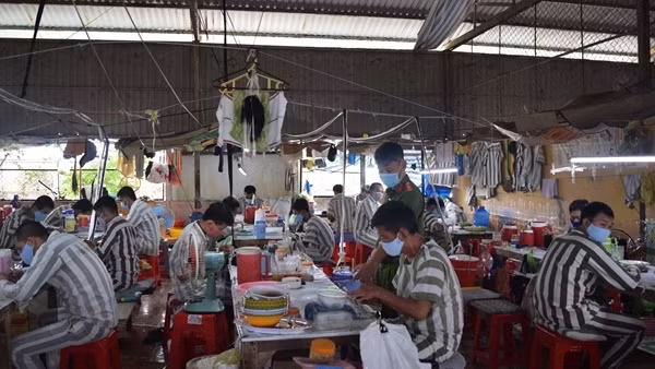 Ngày về của 68 phạm nhân ở trại giam nơi đất Mũi