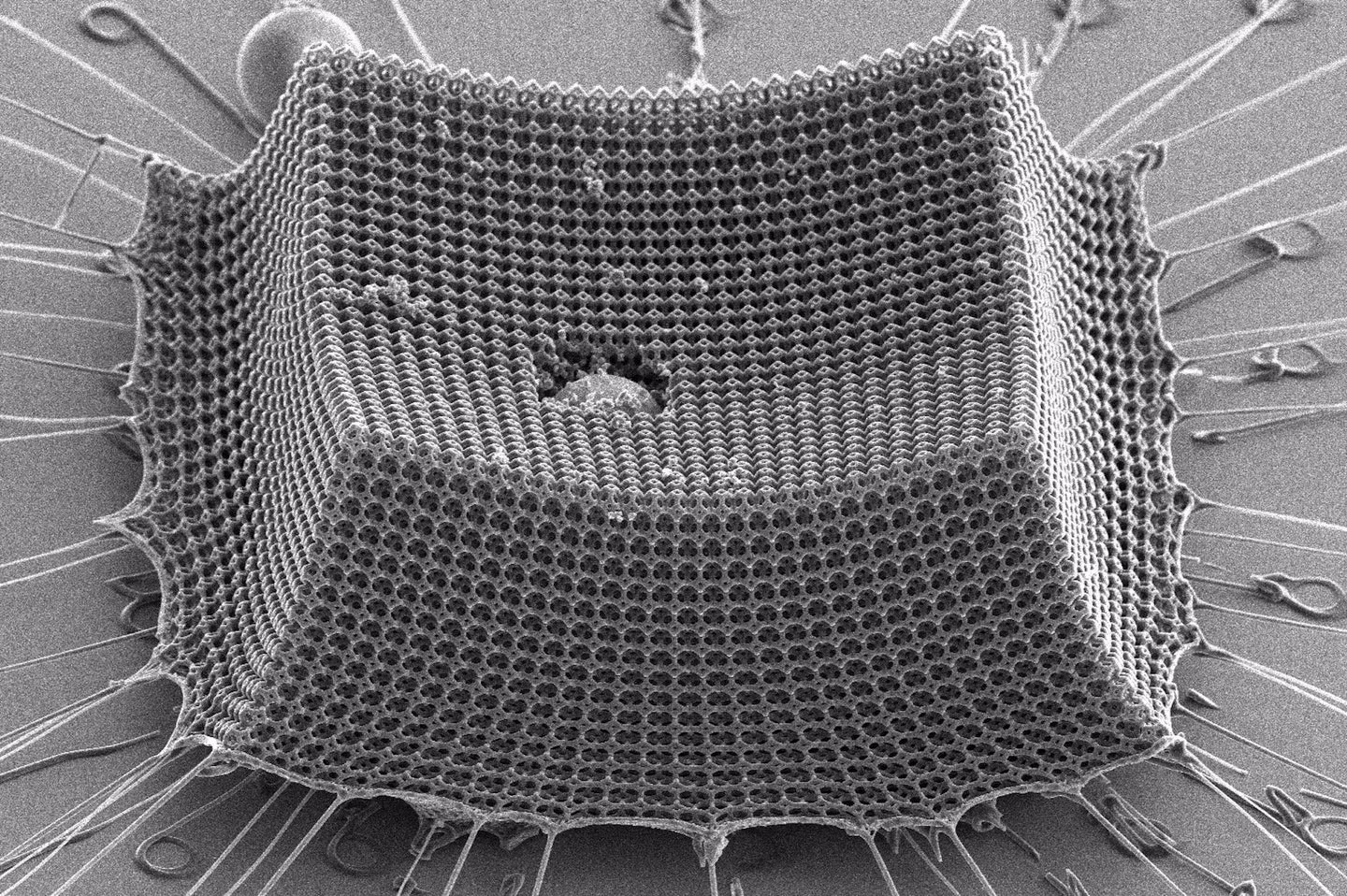Áo giáp chống đạn thế hệ mới bằng vật liệu nano -0