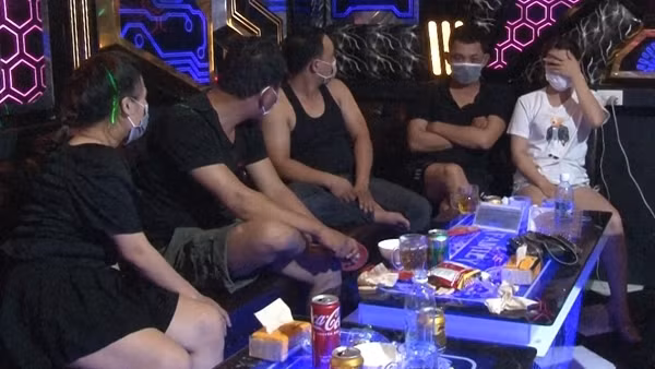 Xử lý chủ quán mở karaoke chui bất chấp lệnh cấm ảnh 3
