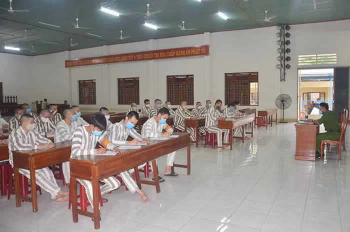 Sẽ đưa người được đặc xá về nơi cư trú an toàn -0