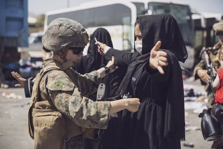 Những hình ảnh cuối cùng của binh sĩ Mỹ sau 20 năm can thiệp vào Afghanistan -0