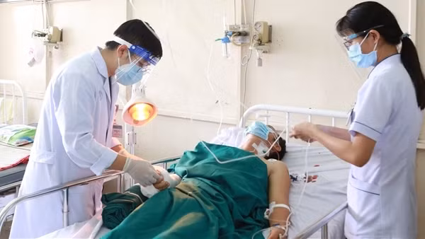Nối thành công tay cho người đàn ông bị nhóm trung chuyển F0 chém đứt lìa