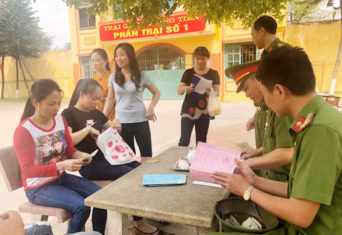 Sẽ đưa người được đặc xá về nơi cư trú an toàn -0
