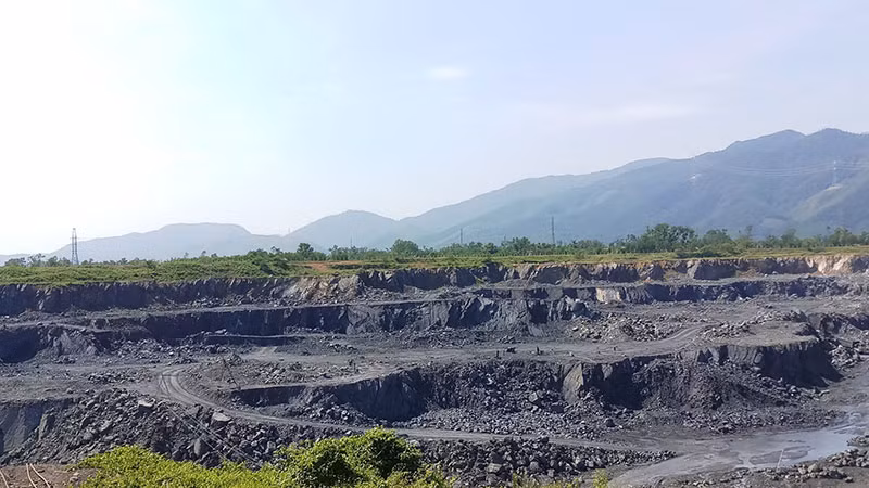Người dân cử đại diện cùng chính quyền giám sát việc nổ mìn tại mỏ đá -0