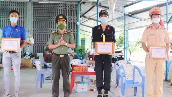 Khen thưởng các đơn vị khám phá nhiều vụ án ma túy lớn ảnh 6