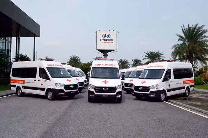 Liên doanh Ô tô Hyundai Thành Công tặng xe cứu thương cho bệnh viện tuyến đầu chống dịch -1