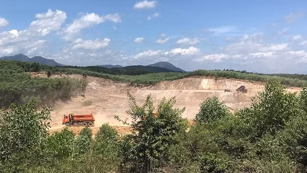 Vì sao người dân ngăn cản xe ra vào 5 mỏ đá tại Quảng Nam? ảnh 6