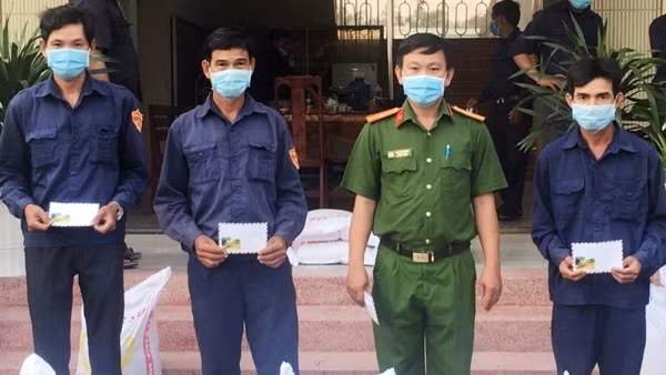 Người cán bộ Công an xã làm theo lời Bác