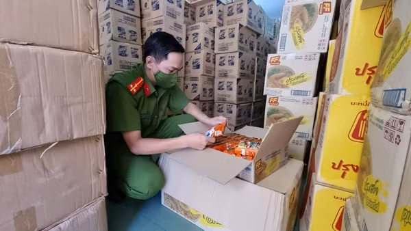Nóng tình trạng vận chuyển hàng lậu bằng xe môtô không biển số ảnh 2