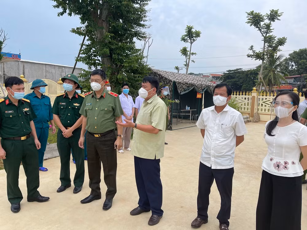 Giám đốc Công an Thanh Hóa kiểm tra công tác chống dịch tại huyện Ngọc Lặc -0