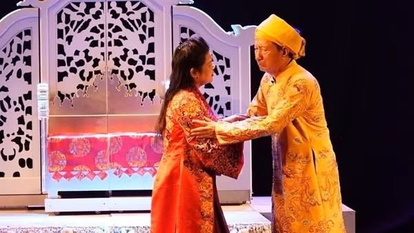 Nghệ sĩ tưng bừng kỷ niệm 100 năm sân khấu kịch nói Việt Nam ảnh 6