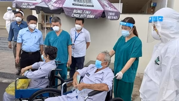 Cứu sống bệnh nhân mắc COVID-19 nhiễm trùng huyết và suy hô hấp nặng ảnh 3