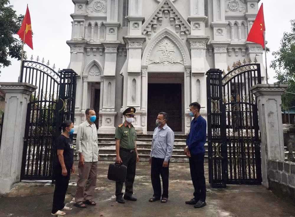 Lan tỏa phong trào treo cờ Tổ quốc tại các cơ sở tôn giáo -0