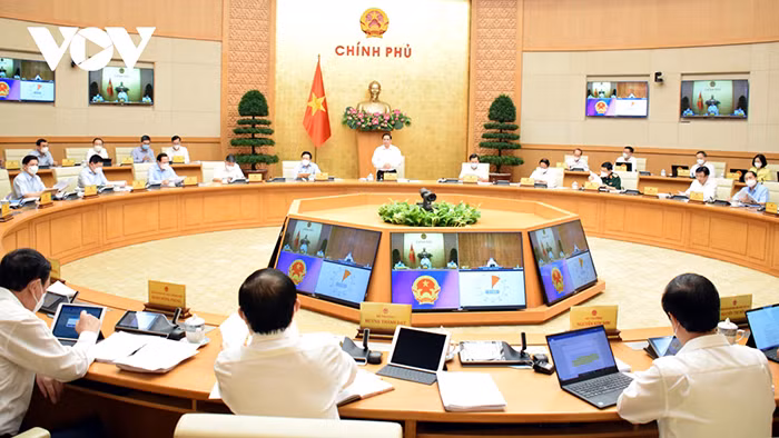 Thủ tướng: Nhanh chóng kiểm soát dịch, thúc đẩy phát triển kinh tế-xã hội -0