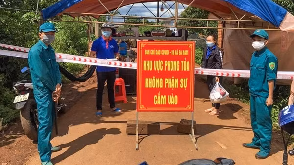 Đình chỉ công tác Chủ tịch phường lơ là phòng, chống dịch ảnh 4