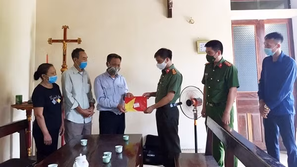 Lan tỏa phong trào treo cờ Tổ quốc tại các cơ sở tôn giáo