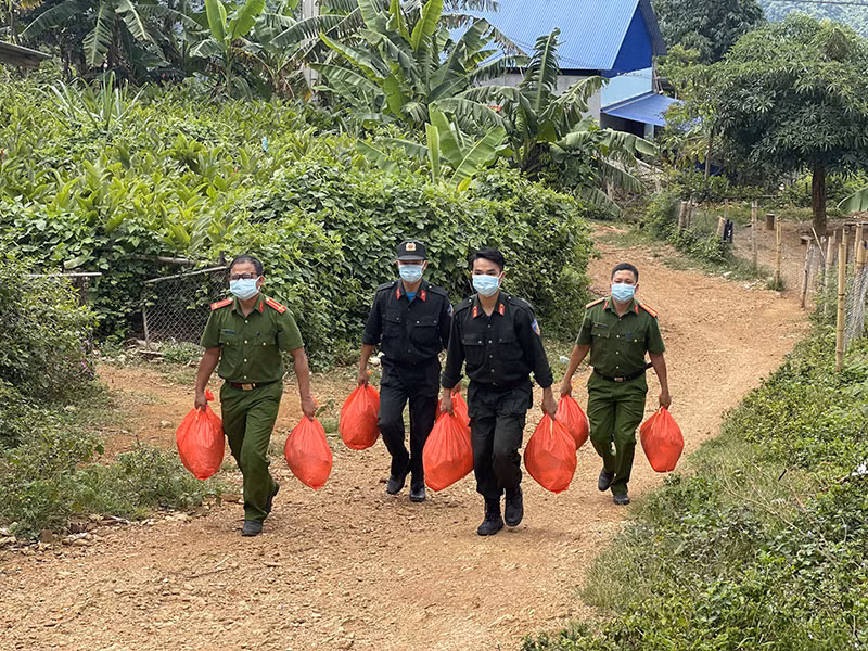 Tình người nơi rẻo cao -0
