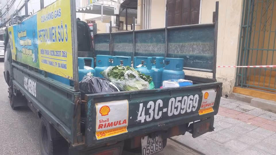Lạm dụng giấy đi đường để làm “shipper” nhận phạt nặng -0
